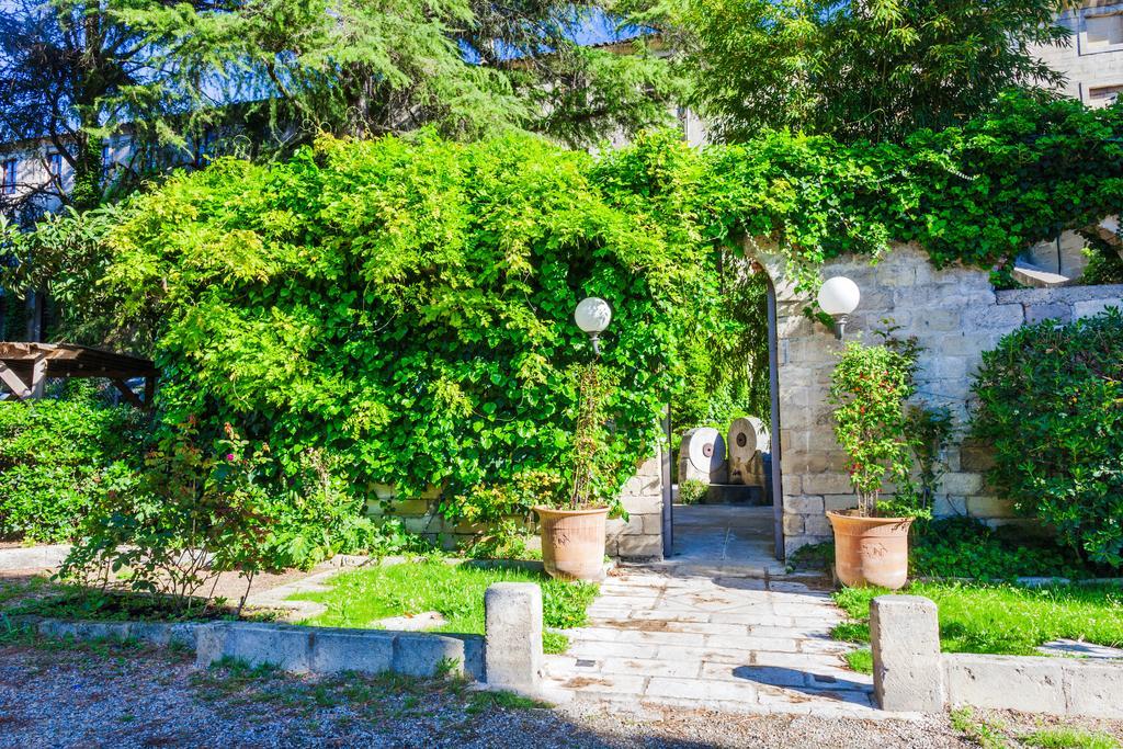 Auberge Du Pont Romain Sommières Esterno foto